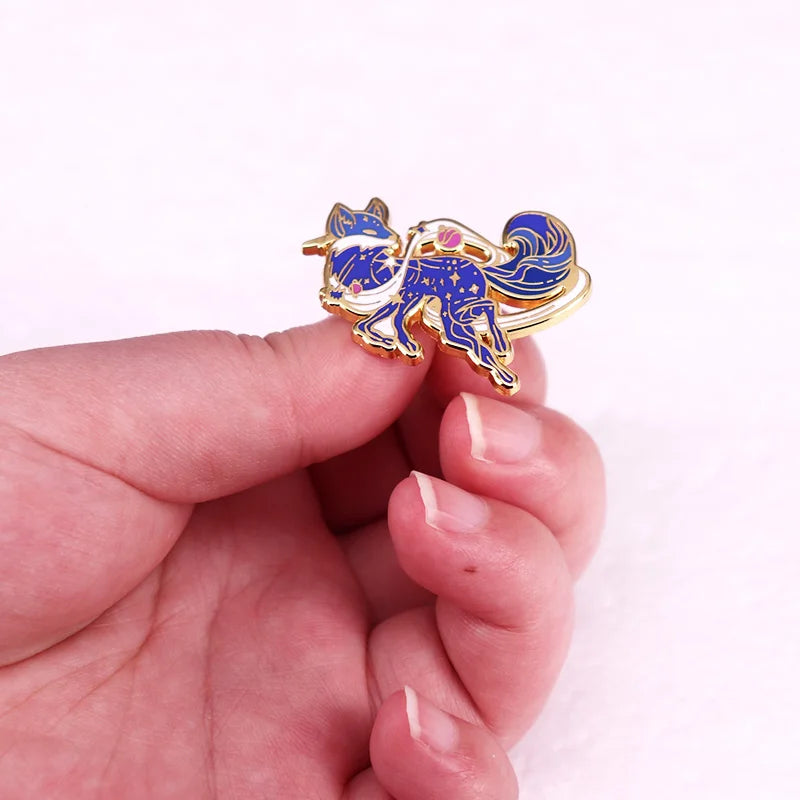 🌌 "Stellar Spirit Fox" – Cosmic Enamel Pin
